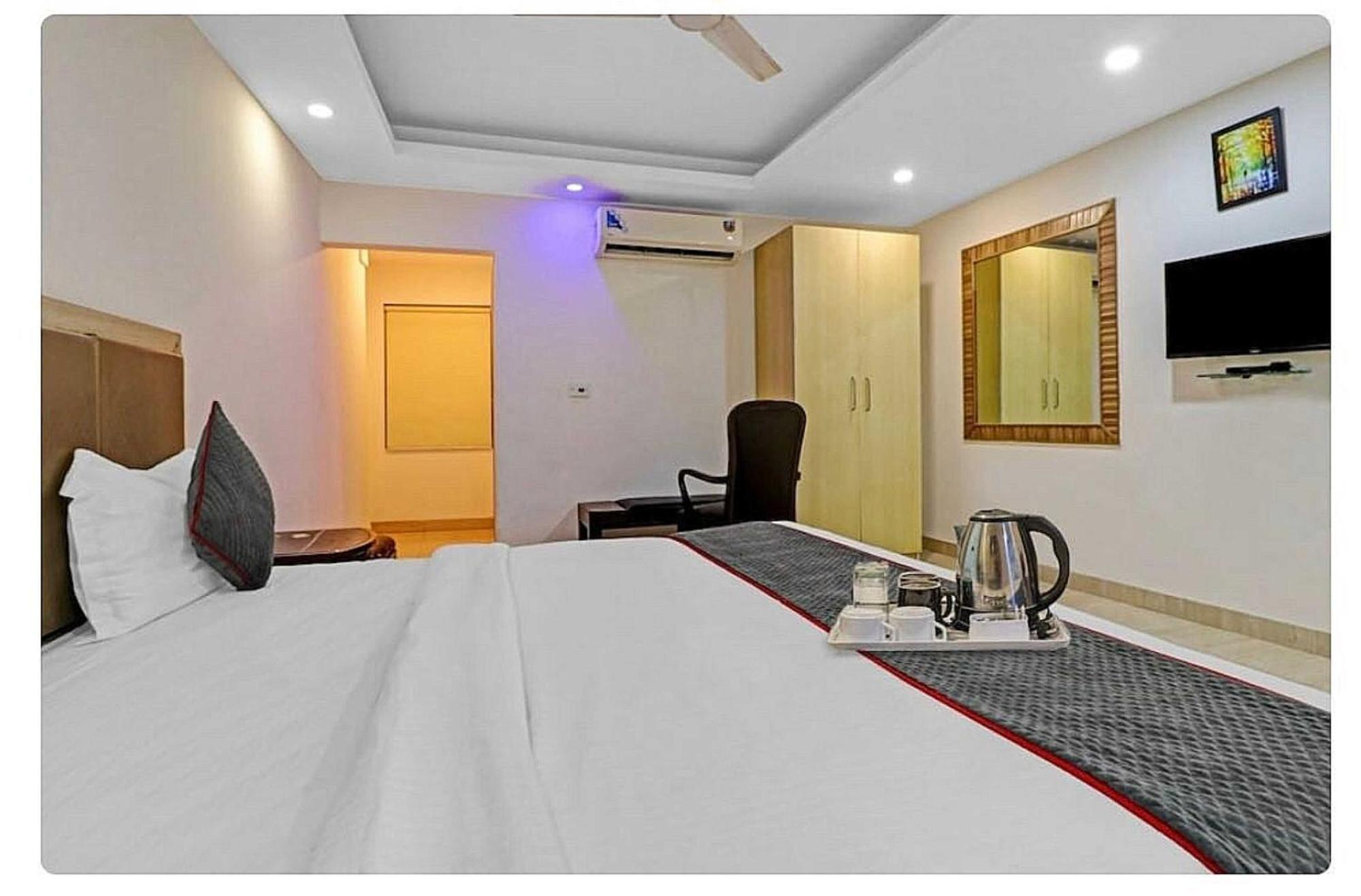 Super Hotel O Mahal New Delhi Exterior photo